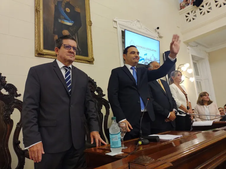 APERTURA DE SESIONES: VALDÉS LLAMÓ A CAMBIAR EL GOBIERNO NACIONAL