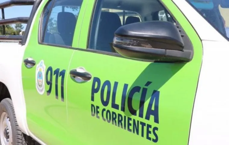 BAJABA DEL AUTO Y SUFRIÓ UN ARREBATO