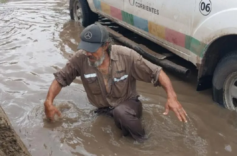 COMPLICACIONES POR BASURA FUERA DE HORA Y EL ROBO DE TAPAS DE SUMIDEROS