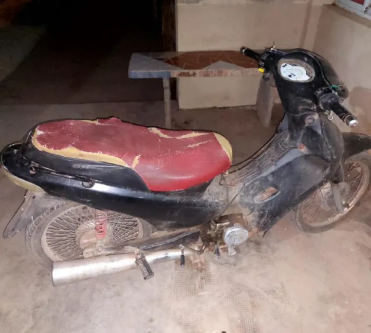 HACÍA MANIOBRAS PELIGROSAS Y SE QUEDÓ SIN MOTO