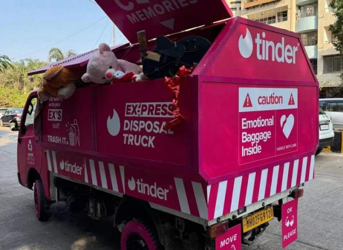 TINDER LANZA CAMIÓN DE BASURA PARA DESECHAR RECUERDOS DE EXPAREJAS