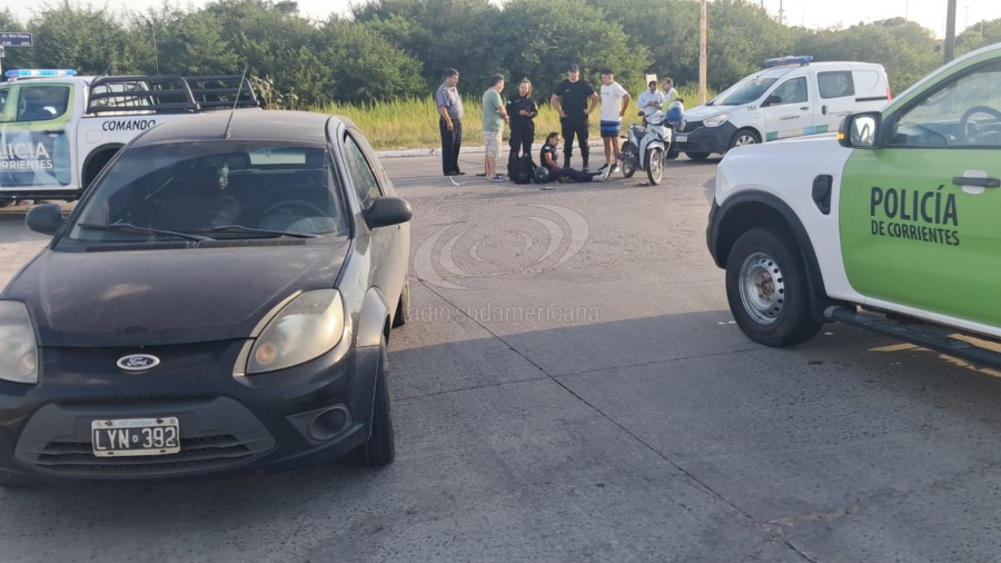 CHOCÓ UNA MOTO CON UN AUTO Y LA AMBULANCIA QUE IBA A ASISTIRLOS TUVO UN ACCIDENTE